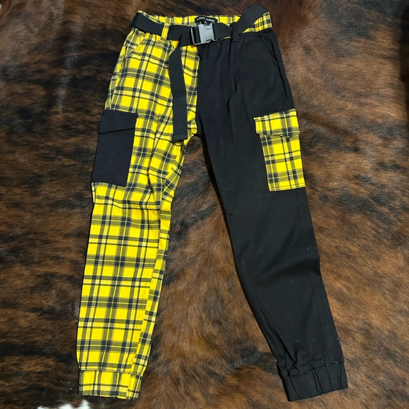 Almost Famous Yellow and Black Cargo Pants - Picture 1 of 1